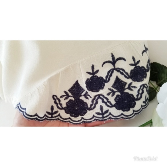 Promesa White Embroidered Blue Flower Romper - Picture 4 of 6